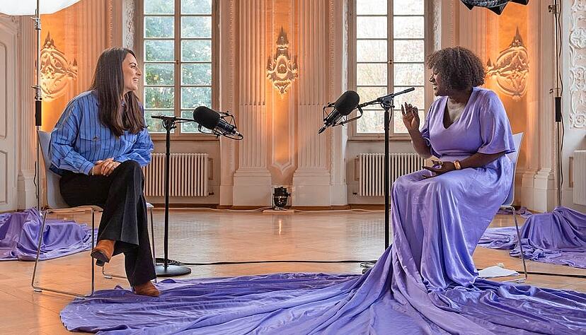 Auch die Heilbronner Journalistin Alev Seker (links) war für den Podcast „Kultur? Echt jetzt!“ zu Gast bei Moderatorin Thelma Buabeng.