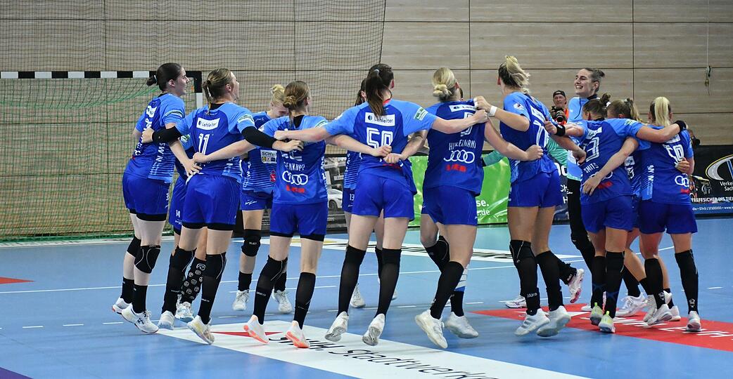 Die Mannschaft der Sport-Union Neckarsulm hatte nach ihrem Auswärtssieg in Halle (Saale) erstmals in dieser Bundesliga-Saison Anlass zu den üblichen Freudentänzen. Die Mannschaft der Sport-Union Neckarsulm hatte nach ihrem Auswärtssieg in Halle (Saale) erstmals in dieser Bundesliga-Saison Anlass zu den üblichen Freudentänzen.