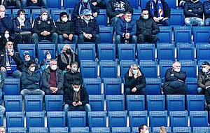 Zuletzt waren im Sinsheimer Stadion schon viele Plastiksitze nicht belegt, jetzt müssen auch die bisherigen Zuschauer bei den Hoffenheimer Heimspielen weg bleiben. Zuletzt waren im Sinsheimer Stadion schon viele Plastiksitze nicht belegt, jetzt müssen auch die bisherigen Zuschauer bei den Hoffenheimer Heimspielen weg bleiben.