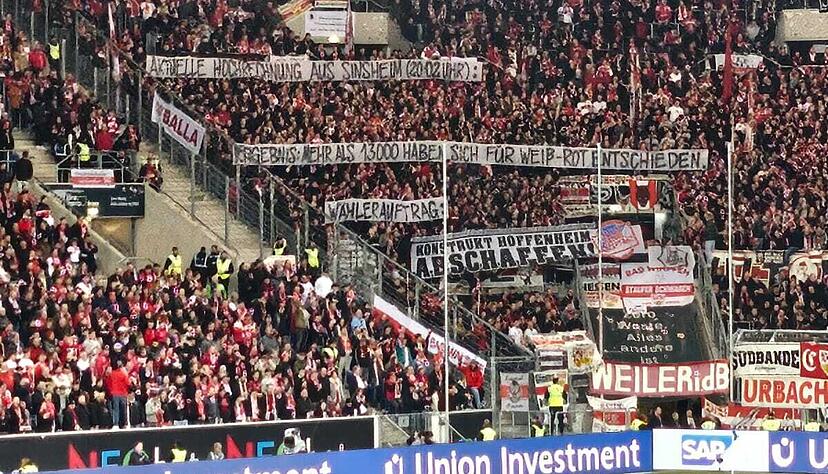 „Aktuelle Hochrechnung aus Sinsheim: Mehr als 13 000 haben sich für Weiß-Rot entschieden“, war auf Spruchbannern zu lesen – eine Anspielung auf die Sitzverteilung der Fans im Stadion. „Aktuelle Hochrechnung aus Sinsheim: Mehr als 13 000 haben sich für Weiß-Rot entschieden“, war auf Spruchbannern zu lesen – eine Anspielung auf die Sitzverteilung der Fans im Stadion.