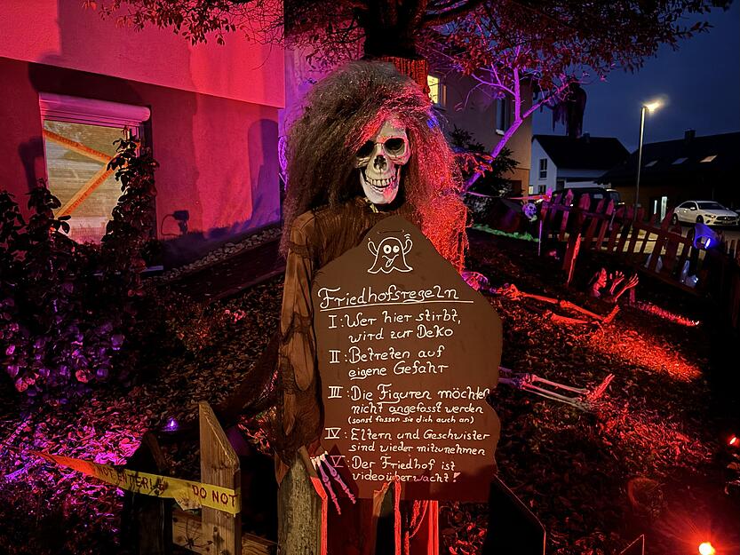 Detailreiche Dekorationen mit Licht- und Soundeffekten machen das Horrorhaus in Siglingen zum Publikumsmagnet. Detailreiche Dekorationen mit Licht- und Soundeffekten machen das Horrorhaus in Siglingen zum Publikumsmagnet.