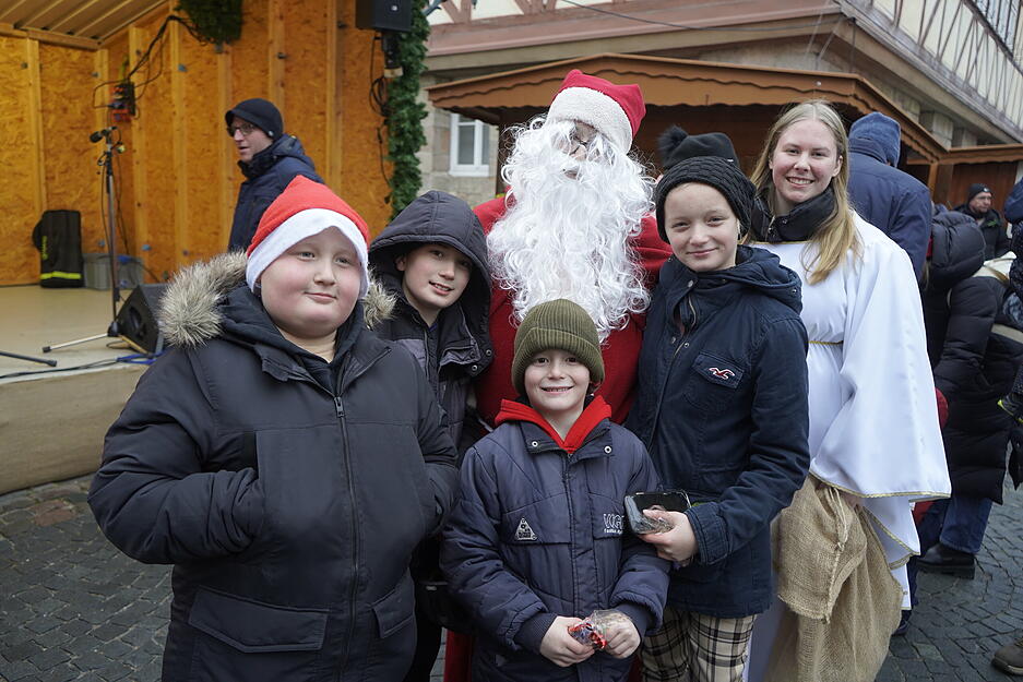 Weihnachtsmarkt am Waldenburger Schloss strahlt in hellen Lichtern Weihnachtsmarkt am Waldenburger Schloss strahlt in hellen Lichtern
