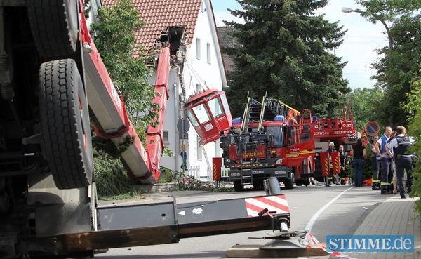 Kran stürzt in Wohnhaus | 22.06.
