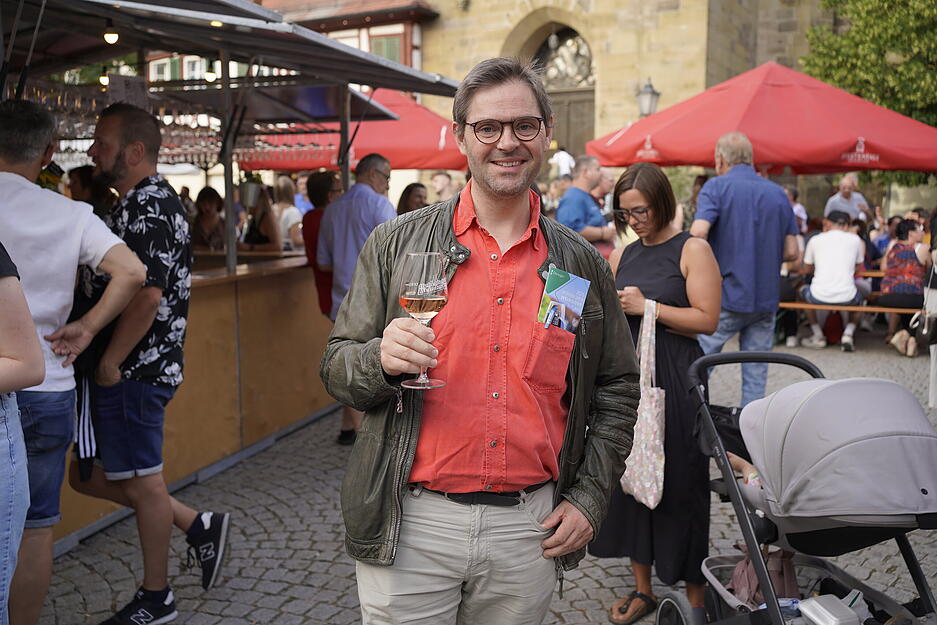 Das Hohenloher Weindorf in Öhringen lockt jährlich zehntausende Besucher an. Viel los war auch am Samstag. Das Hohenloher Weindorf in Öhringen lockt jährlich zehntausende Besucher an. Viel los war auch am Samstag.