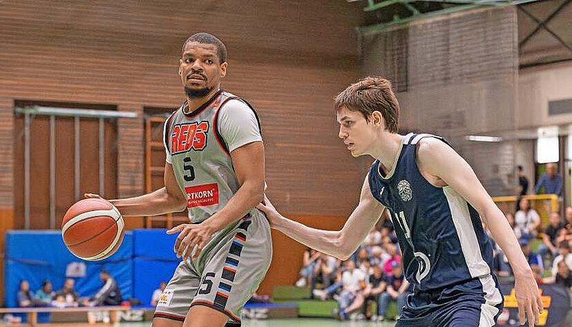 Mit 548 Punkten (22,8 pro Spiel) war Reds-Spielmacher Marques Charlton (links) drittbester Werfer der gesamten Regionalliga.