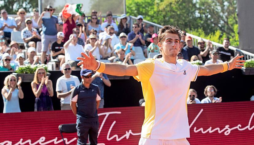 Italienische Glücksmomente beim Neckar-Cup auf dem Platz und auf der Tribüne: Matteo Arnaldi feiert den dritten Turniersieg bei einem Challenger 2023.
Fotos: Andreas Veigel
