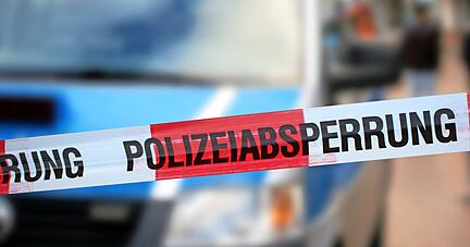 Donnerstagmorgen kurz nach halb sechs h&ouml;ren Anwohner einen Knall. Sp&auml;ter erfahren sie, dass sich der 55-J&auml;hrige in seinem Hof erschoss.
Foto: Alexander/stock.adobe.com