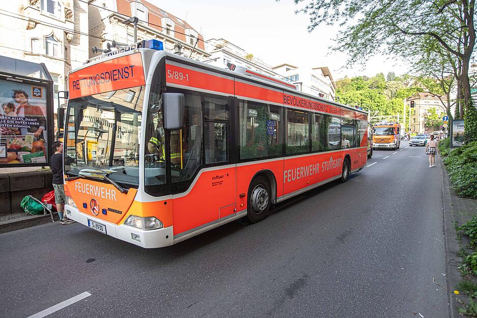 Die Rettungskräfte sind mit einem Großaufgebot vor Ort.