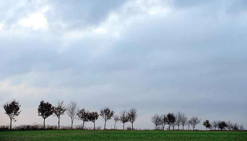 Der Freitag sieht nach den Unwettern am Donnerstag immer noch trüb aus. (Symbolfoto) Der Freitag sieht nach den Unwettern am Donnerstag immer noch trüb aus. (Symbolfoto)