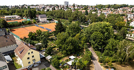 Das Grundstück mit Kleingärten in Böckingen (Mitte des Bildes), das der Deutschen Bahn gehört, wird nächste Woche versteigert. Für die äußere Erschließung des geplanten Baugebiets Längelter wird die Fläche nicht benötigt. Das Grundstück mit Kleingärten in Böckingen (Mitte des Bildes), das der Deutschen Bahn gehört, wird nächste Woche versteigert. Für die äußere Erschließung des geplanten Baugebiets Längelter wird die Fläche nicht benötigt.