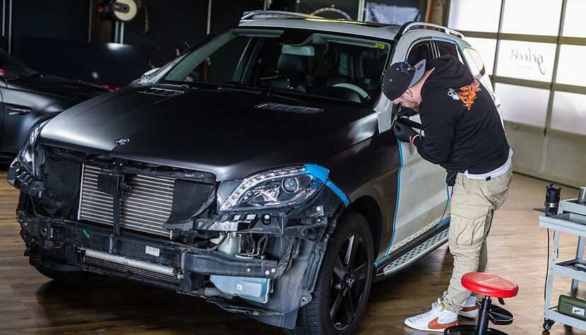 Alternative zur Lackierung: Wer einen neuen Look auf Zeit möchte, kann über eine Folierung nachdenken. Alternative zur Lackierung: Wer einen neuen Look auf Zeit möchte, kann über eine Folierung nachdenken.