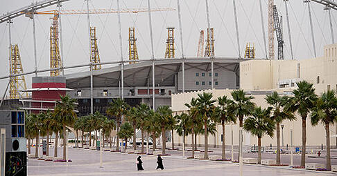 Blick auf das im Bau befindliche Khalifa International Stadion in Doha. Foto: dpa