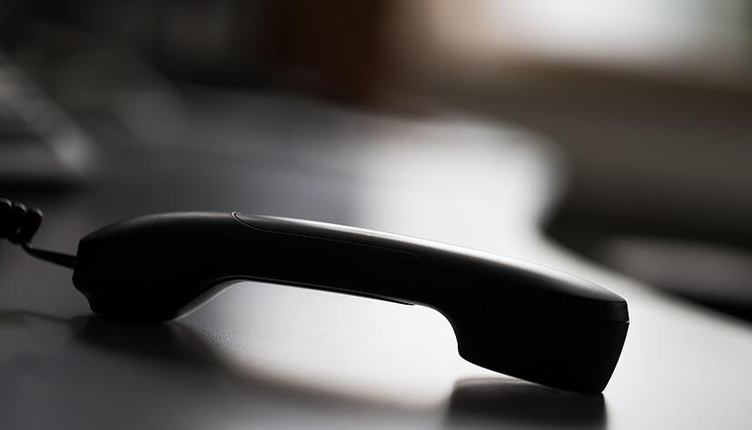 Per Anruf Betrug: Falsche Polizisten treiben seit Jahren ihr Unwesen. (Symbolbild)