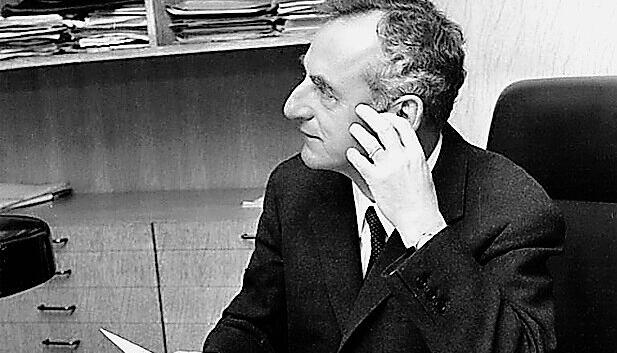 Der Gr&uuml;nder an seinem Schreibtisch: Christian B&uuml;rkert war Erfinder durch und durch.