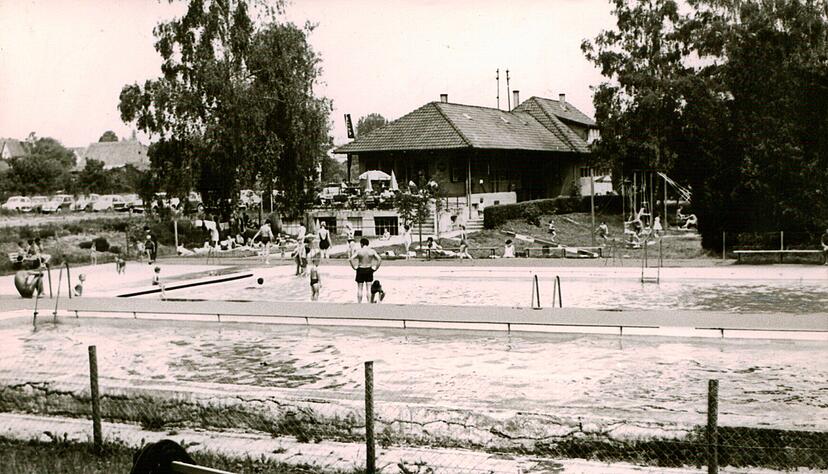 Das Ernst-Freyer-Bad, hier in einer Aufnahme aus dem Jahr 1963, musste durch Überschwemmungen immer wieder renoviert werden. Foto: Archiv Das Ernst-Freyer-Bad, hier in einer Aufnahme aus dem Jahr 1963, musste durch Überschwemmungen immer wieder renoviert werden. Foto: Archiv