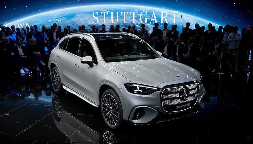 Der vollelektrische Mercedes GLC soll mehr als 700 Kilometer weit kommen mit vollem Akku. In den nächsten Jahren folgen weitere Stromer mit dem Stern. Der vollelektrische Mercedes GLC soll mehr als 700 Kilometer weit kommen mit vollem Akku. In den nächsten Jahren folgen weitere Stromer mit dem Stern.