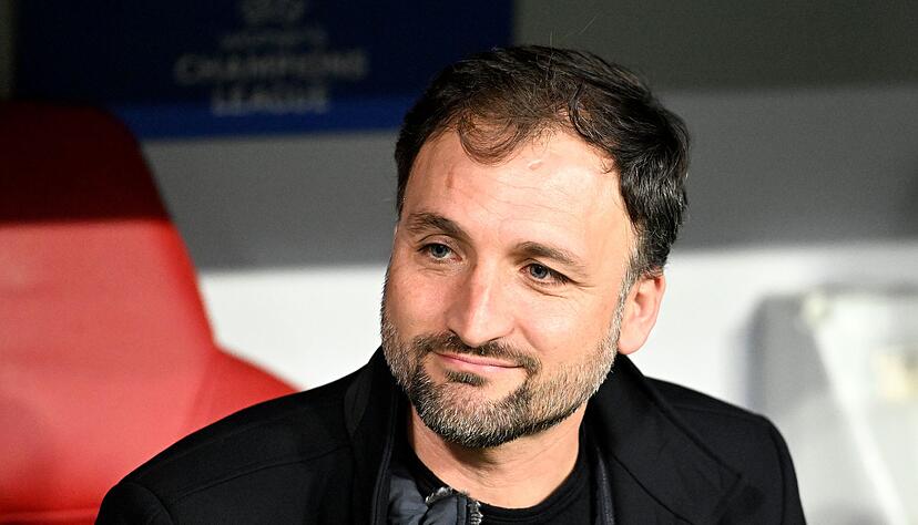 Gro&szlig;er Vorsprung f&uuml;r die Bayern-Frauen und Trainer Jos&eacute; Barcala