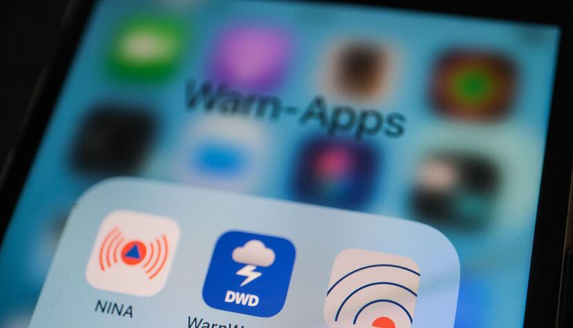 Kein Cell Broadcast? Kein Problem! Mit Apps wie Nina oder Katwarn erreichen einen Warnmeldungen auch.