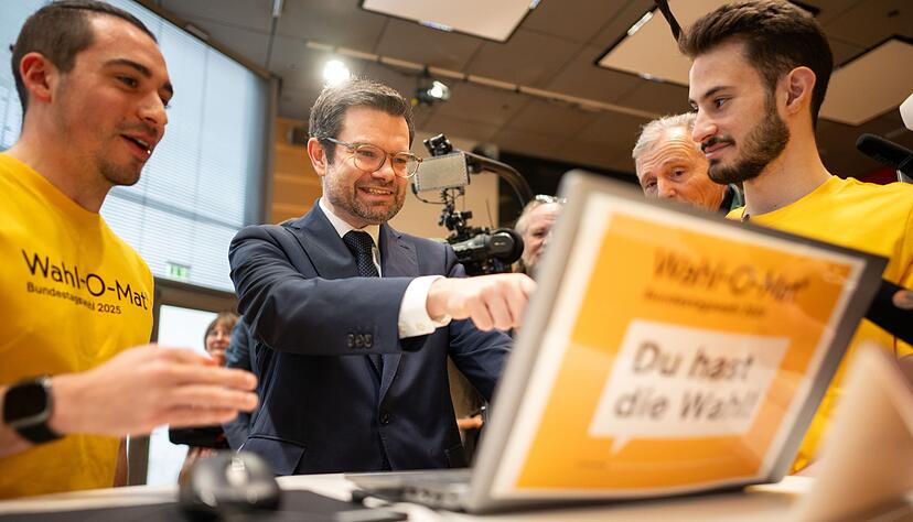 Bei der feierlichen Online-Schaltung des Angebots waren auch Spitzenpolitiker wie FDP-Generalsekretär Marco Buschmann dabei. Bei der feierlichen Online-Schaltung des Angebots waren auch Spitzenpolitiker wie FDP-Generalsekretär Marco Buschmann dabei.