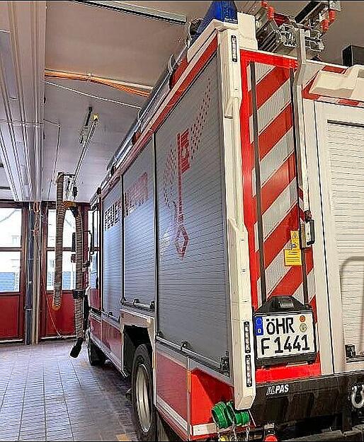 Kaum Luft nach oben ist für das LF20 und die Drehleiter in der alten Halle. Kaum Luft nach oben ist für das LF20 und die Drehleiter in der alten Halle.