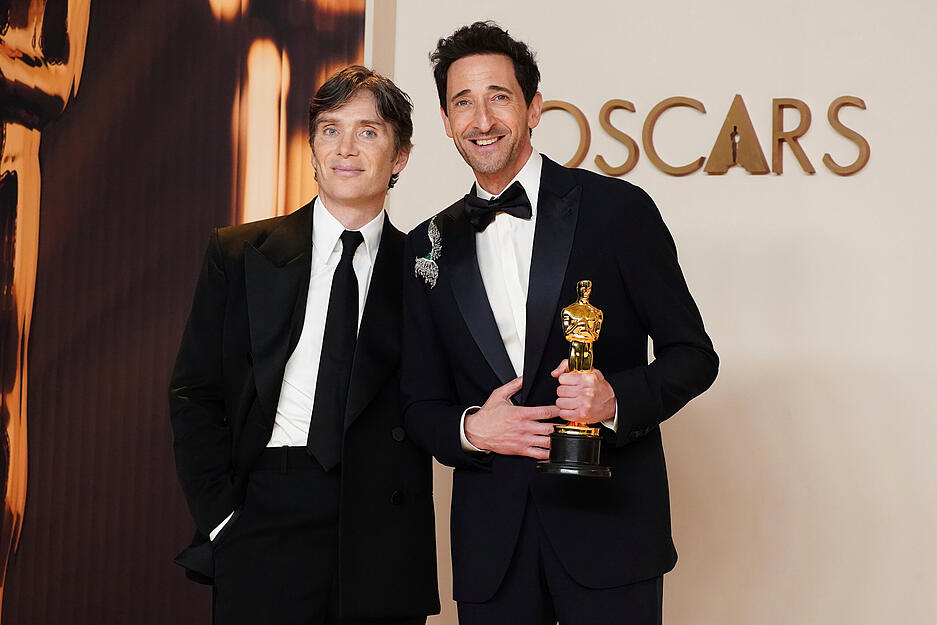 Gro&szlig;e Ehre f&uuml;r Schauspieler Adrien Brody: Er gewinnt den Oscar 2025 f&uuml;r die beste schauspielerische Leistung in einer Hauptrolle f&uuml;r "The Brutalist". Neben ihm posiert Laudator Cillian Murphy.