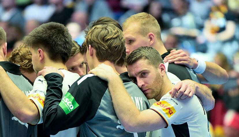 Ratlos und entt&auml;uscht: Deutschlands Handballer nach dem zweiten EM-Spiel.
