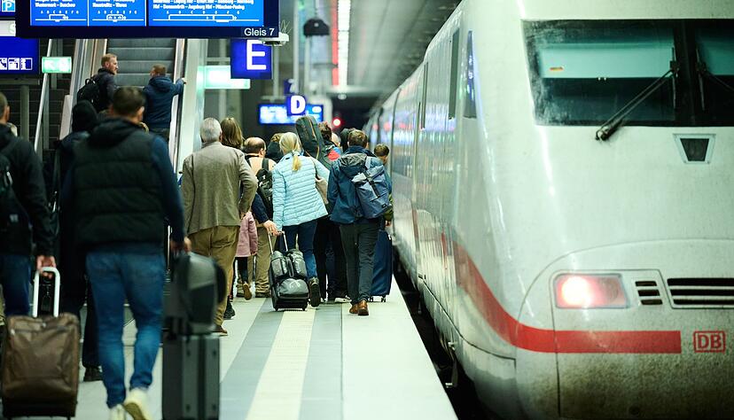 Die chronischen Pannen bei der Bahn haben Auswirkungen: Laut einer Umfrage meiden viele Menschen die Z&uuml;ge. (Symbolbild)