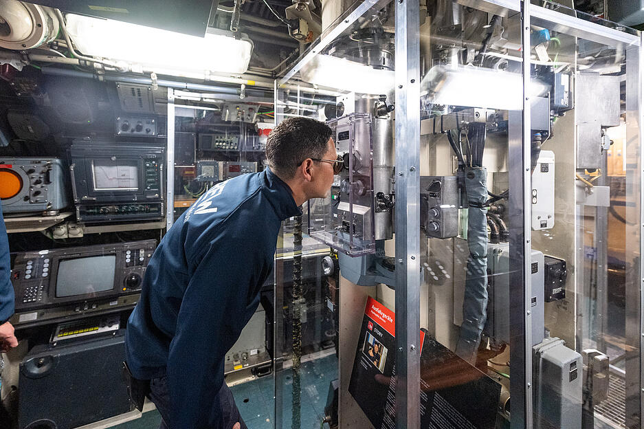 Nun können Besucher unter anderem die Torpedo-Rohre sehen, das Periskop benutzen und Geräusche wie in einem U-Boot hören.