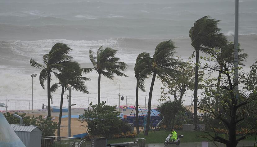 Die kr&auml;ftigen Winde lie&szlig;en &ouml;rtlich B&auml;ume umknicken.