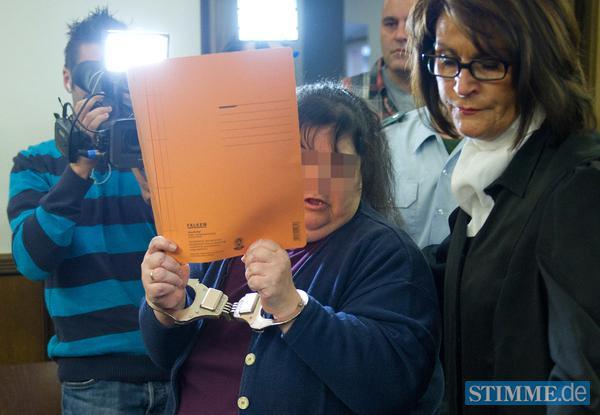 Die Angeklagte Lilia Ingrid K. mit ihrer Anwältin Anke Stiefel-Bechdolf.