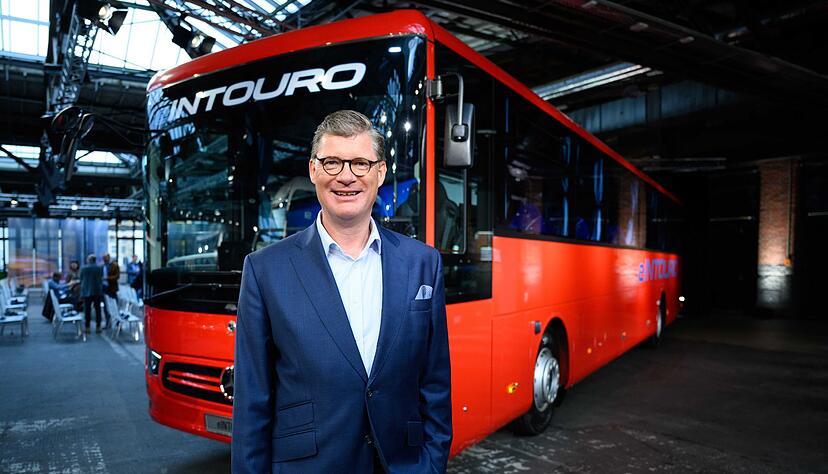 Der Ausbau von Lades&auml;ulen geht Till Oberw&ouml;rder nicht schnell genug. Gebraucht werden sie f&uuml;r die E-Busse der Marke. (Archivbild)