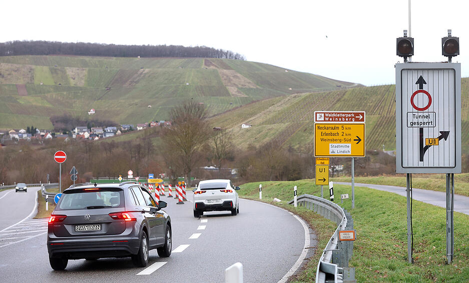 Die Sperrung des Schemmelsbergtunnels und die eingerichtete Umleitung sorgen für Probleme im Verkehr.