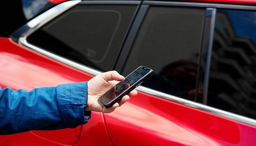 Nach Unfall: Wer auf eigene Faust einen Mietwagen bucht, kann gegen die Schadenminderungspflicht verstoßen.