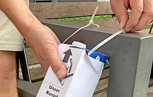 Selbstgebastelte Aschenbecher sollen auf das Problem aufmerksam machen.