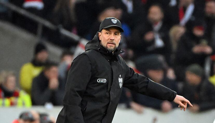Für Sebastian Hoeneß hört es sich «absurd» an, dass er bald seit 1.000 Tagen Trainer des VfB Stuttgart ist. Für Sebastian Hoeneß hört es sich «absurd» an, dass er bald seit 1.000 Tagen Trainer des VfB Stuttgart ist.
