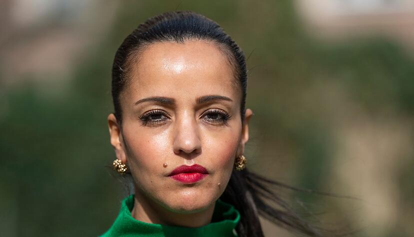 Sawsan Chebli wurde in sozialen Medien übelst beleidigt und ging dagegen juristisch vor.