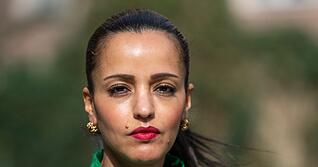Sawsan Chebli wurde in sozialen Medien übelst beleidigt und ging dagegen juristisch vor.
