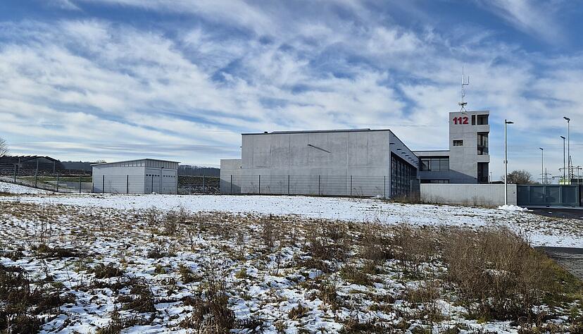 Östlich der Feuerwache soll die neue DRK-Rettungswache im Spätsommer 2027 in Betrieb gehen. Östlich der Feuerwache soll die neue DRK-Rettungswache im Spätsommer 2027 in Betrieb gehen.