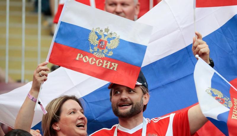 In Russland könnte der Fußball im Juni wieder rollen: Russiche Fußballfans. In Russland könnte der Fußball im Juni wieder rollen: Russiche Fußballfans.
