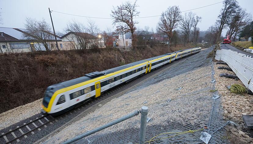 Ursprünglich sollten die Züge zum Ende der Herbstferien mit Schulstart am 3. November wieder fahren. Ursprünglich sollten die Züge zum Ende der Herbstferien mit Schulstart am 3. November wieder fahren.