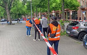 Überall im Viertel Neckarstadt-West hängen solche Plakate, die auf die Quartiersimpfung hinweisen.
Fotos: Valerie Blass Überall im Viertel Neckarstadt-West hängen solche Plakate, die auf die Quartiersimpfung hinweisen.
Fotos: Valerie Blass