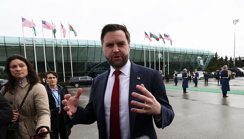 Vance bezeichnet einen Sturz der iranischen F&uuml;hrung als Sache des Volkes.