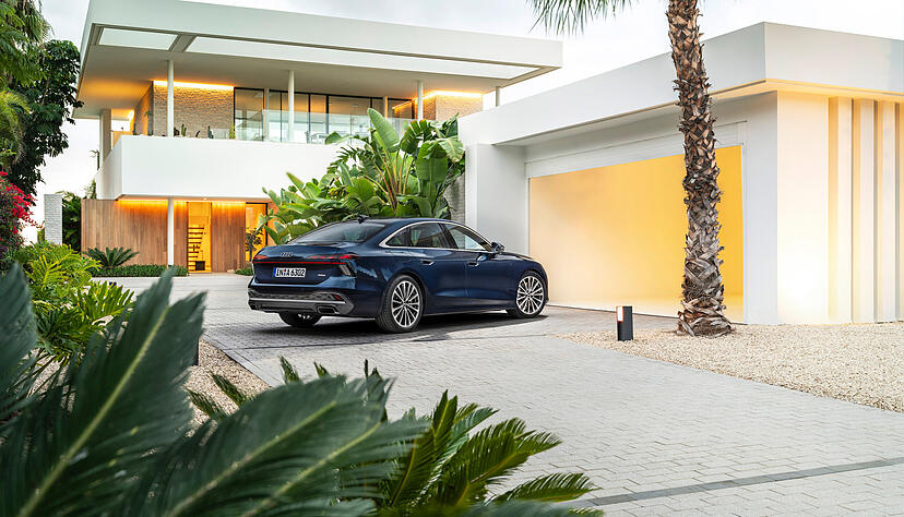 Die A6 Limousine kommt auf fast fünf Meter Länge. Wichtigstes Designmerkmal ist der Bogen der Fensteroberkante, der von den vorderen Seitenfenstern elegant und schwungvoll in die feststehende Heckscheibe fließt. Die A6 Limousine kommt auf fast fünf Meter Länge. Wichtigstes Designmerkmal ist der Bogen der Fensteroberkante, der von den vorderen Seitenfenstern elegant und schwungvoll in die feststehende Heckscheibe fließt.