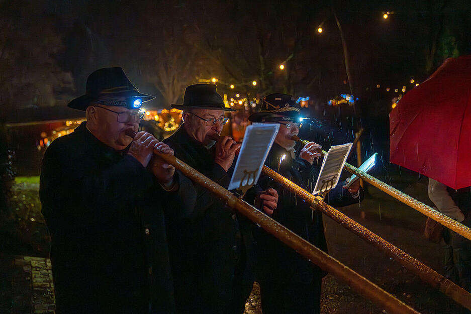 10 Jahre Seeweihnacht: Breitenauer See bietet trotz Regen weihnachtliche Kulisse