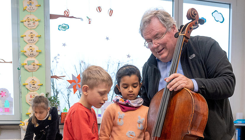 Ein Wilhelm-Hauff-Schule: WKO will Kinder f&uuml;r Musik begeistern - warum das alles?