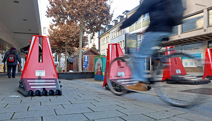 Sicherheitssperren sind bei öffentlichen Veranstaltungen mittlerweile überall im Einsatz. Sicherheitssperren sind bei öffentlichen Veranstaltungen mittlerweile überall im Einsatz.