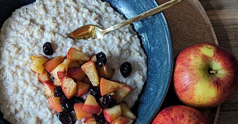 Unter den konventionellen Produkten konnte kein Porridge die Experten der Zeitschrift &laquo;&Ouml;ko-Test&raquo; &uuml;berzeugen. Statt Trockenfr&uuml;chte in der Instant-Mischung empfehlen sie selbstgemachten Haferbrei mit frischem Obst.