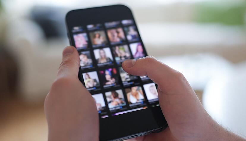 Deepfakes haben sich seit Jahren rasant verbreitet und zeigen meist Frauen oder Kinder in pornografischen Inhalten. Deepfakes haben sich seit Jahren rasant verbreitet und zeigen meist Frauen oder Kinder in pornografischen Inhalten.