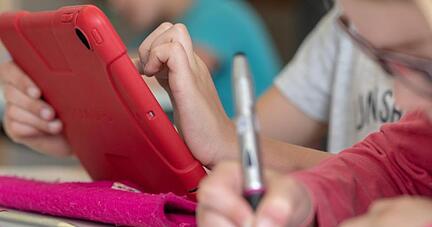 Viele Schulen stehen bei der Digitalisierung des Lernens erst am Anfang. Doch Corona habe da sicherlich einen Schub gebracht. Viele Schulen stehen bei der Digitalisierung des Lernens erst am Anfang. Doch Corona habe da sicherlich einen Schub gebracht.