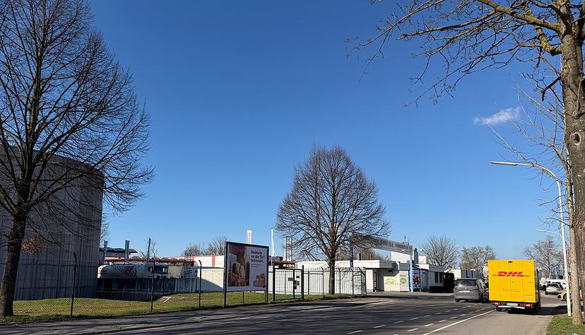 Der Unfall, bei dem sich das dreij&auml;hrige M&auml;dchen schwer verletzte, geschah am Sonntag in einer Waschanlage in der Gottlieb-Daimler-Stra&szlig;e.